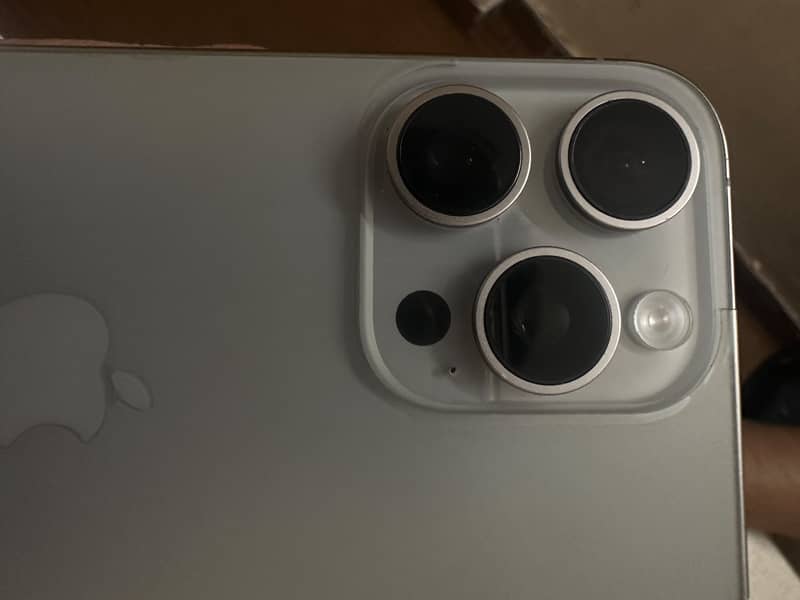 Apple iPhone 15 Pro Max 5