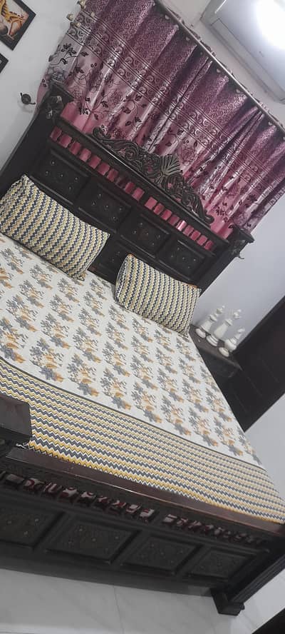 king size wooden bed