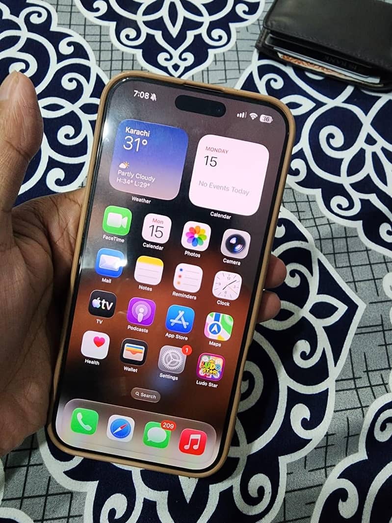 Apple iPhone 16 Pro Max 0