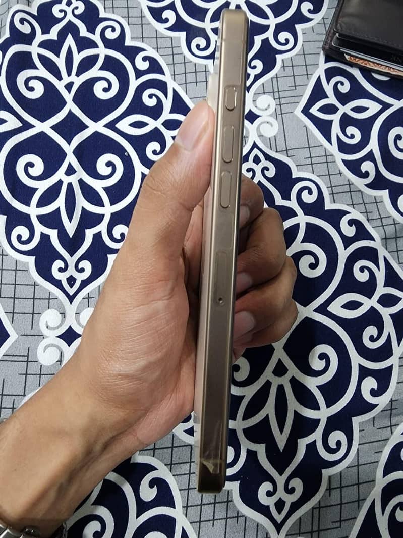 Apple iPhone 16 Pro Max 2