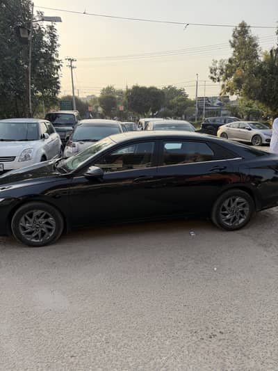 Hyundai Elantra 2025