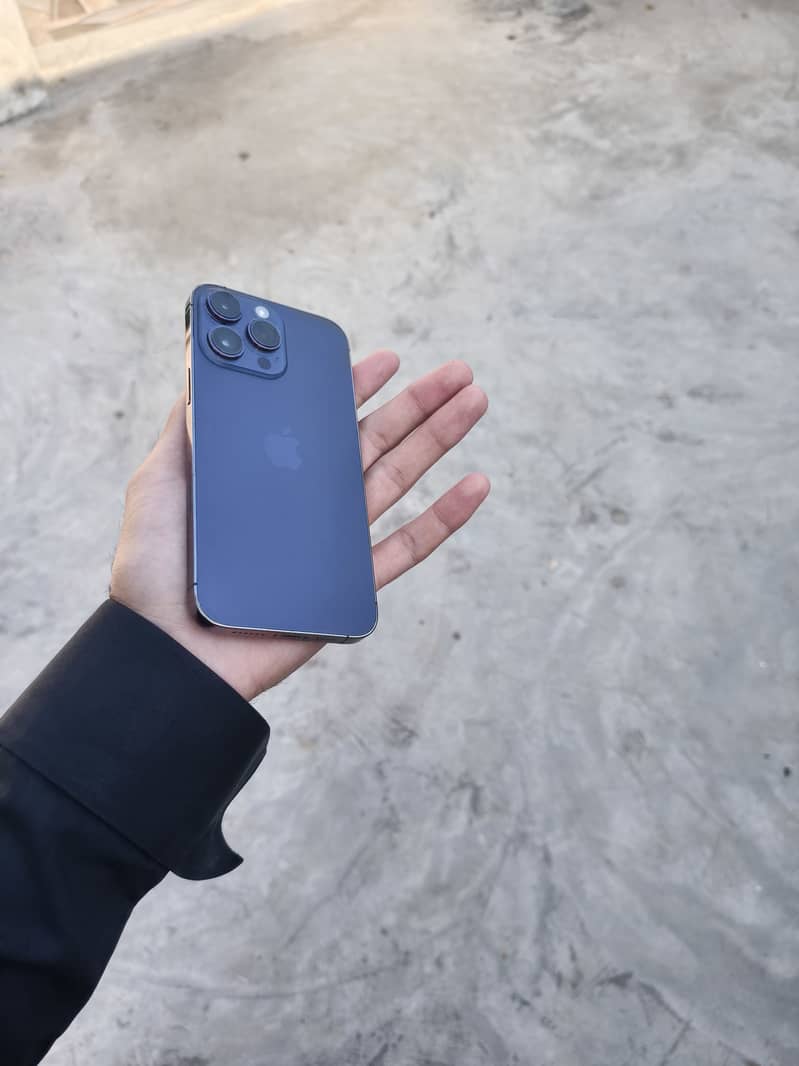 Apple iPhone 14 Pro Max 1