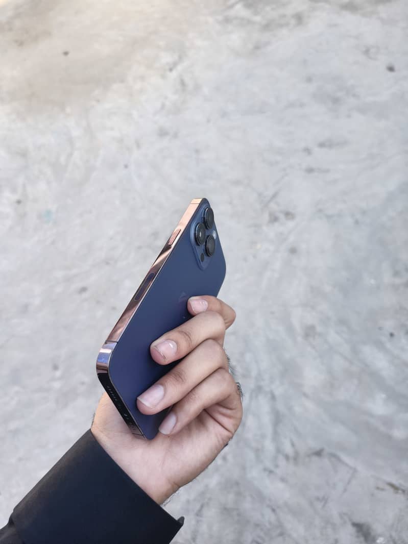 Apple iPhone 14 Pro Max 4