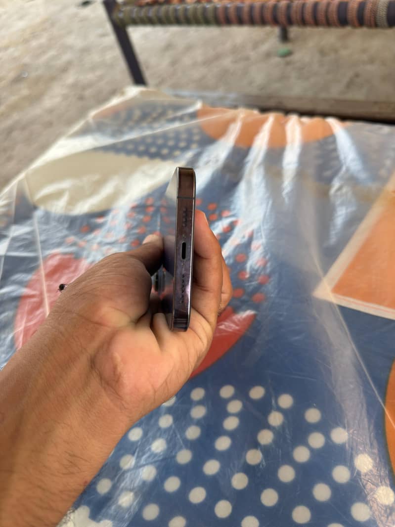 Apple iPhone 14 Pro Max 4