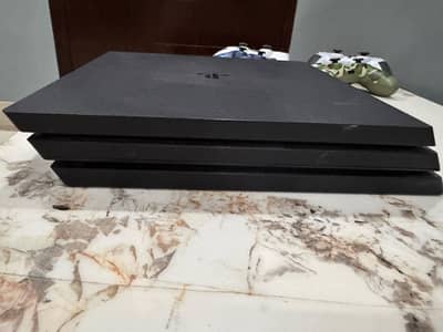 PlayStation 4 Pro (JB) 1TB & 4 Controllers