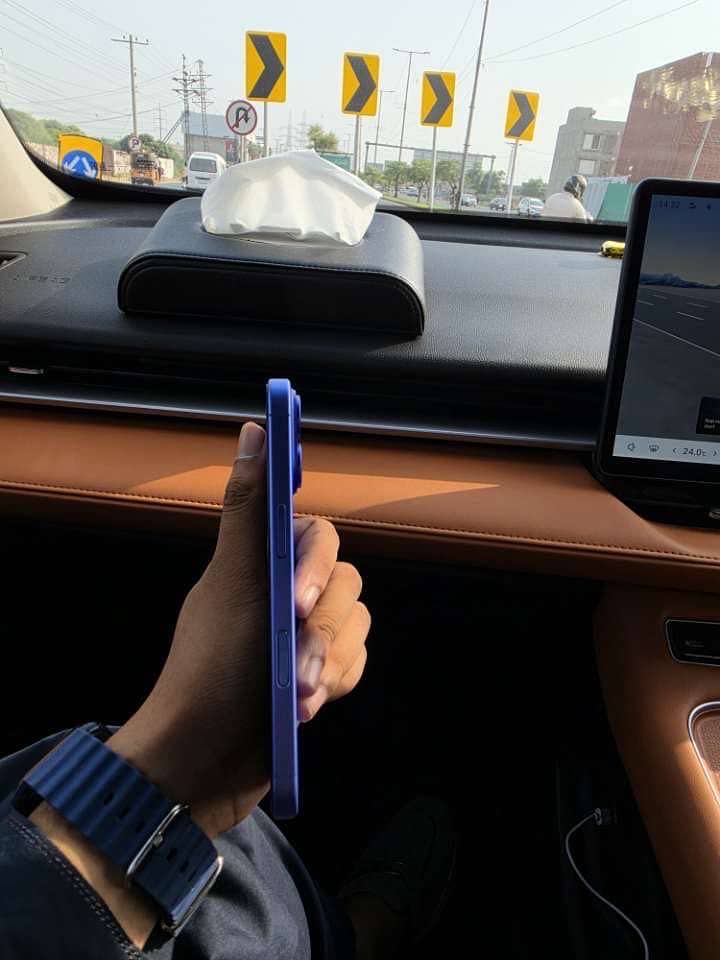 Apple iPhone 16 4