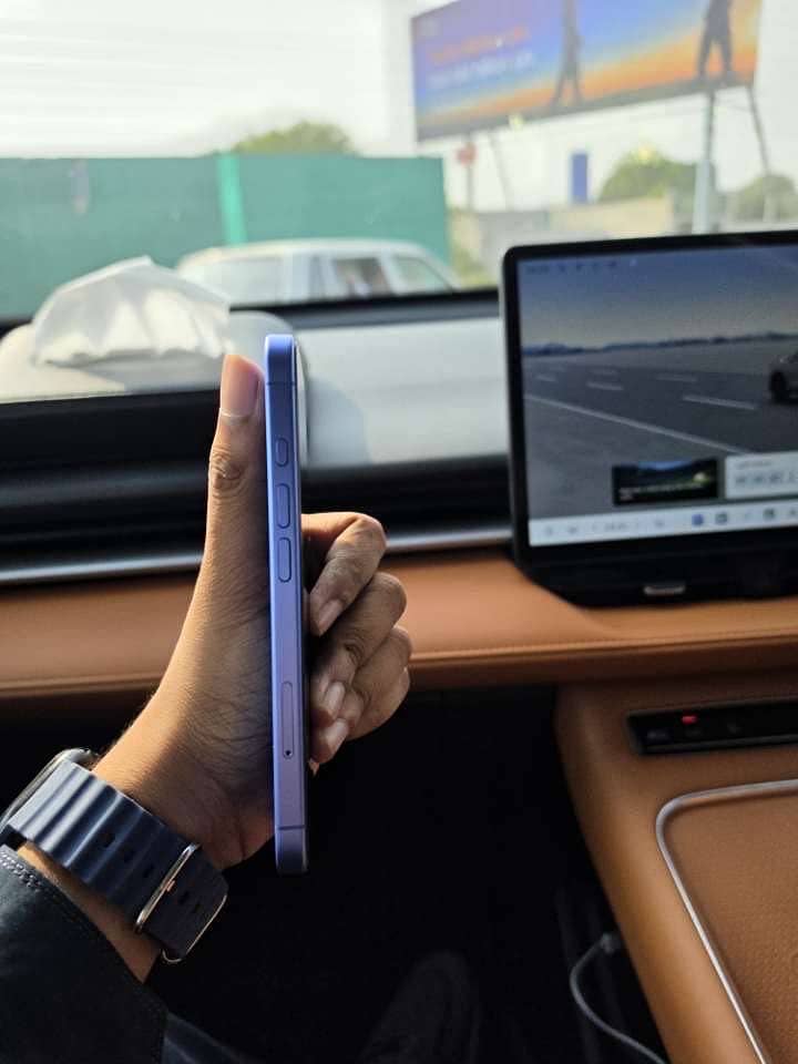Apple iPhone 16 5