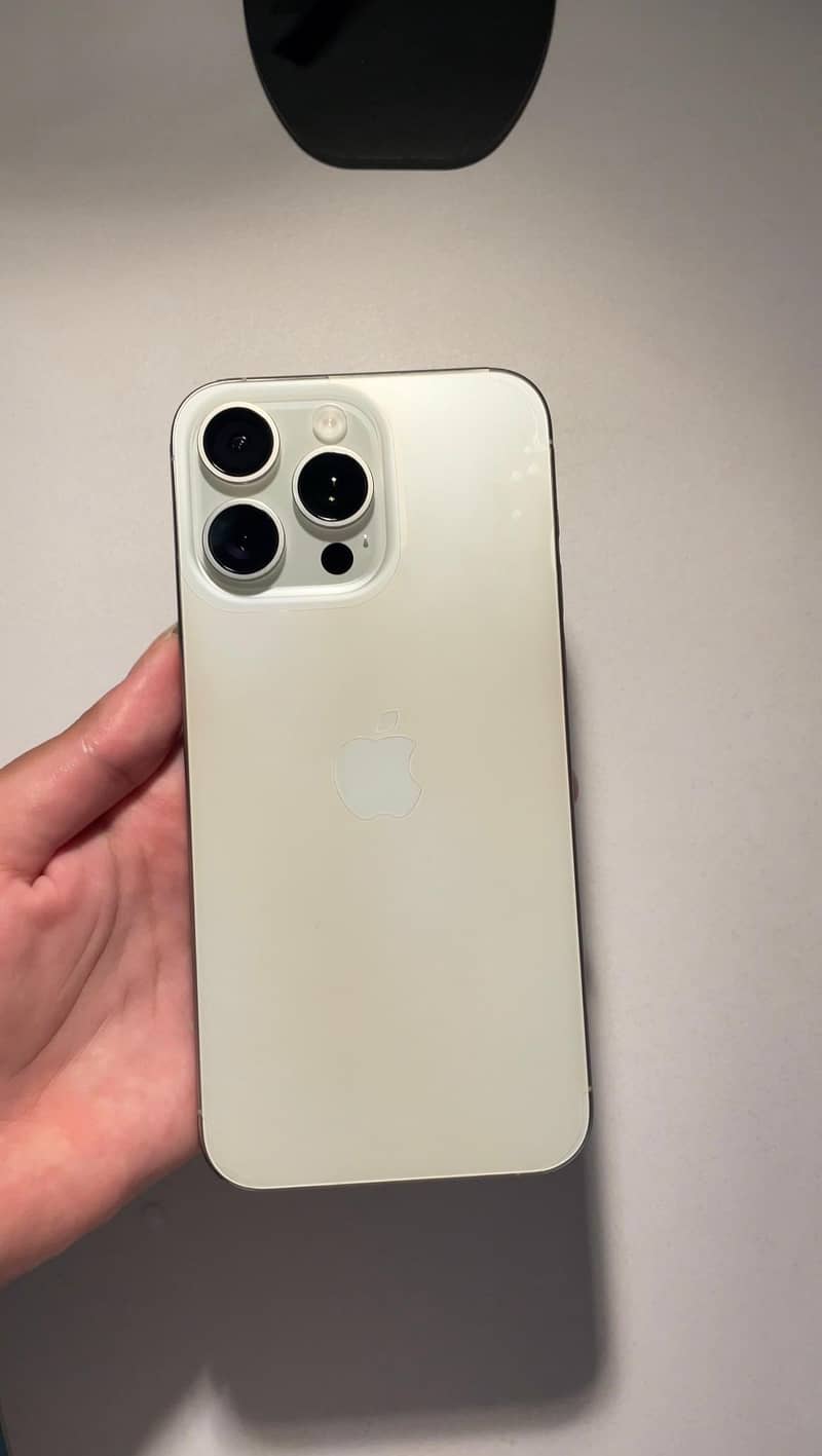 Apple iPhone 15 Pro Max JV 1