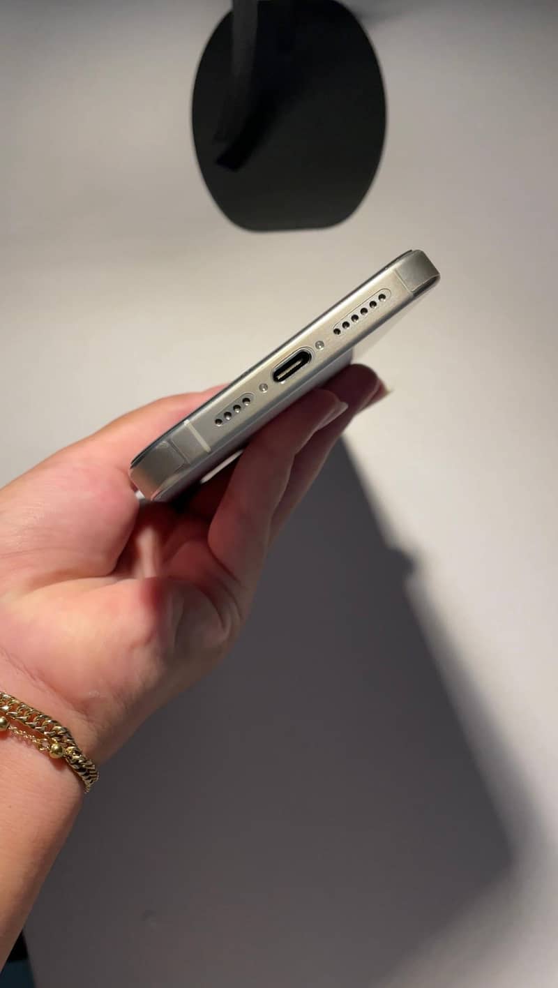 Apple iPhone 15 Pro Max JV 3