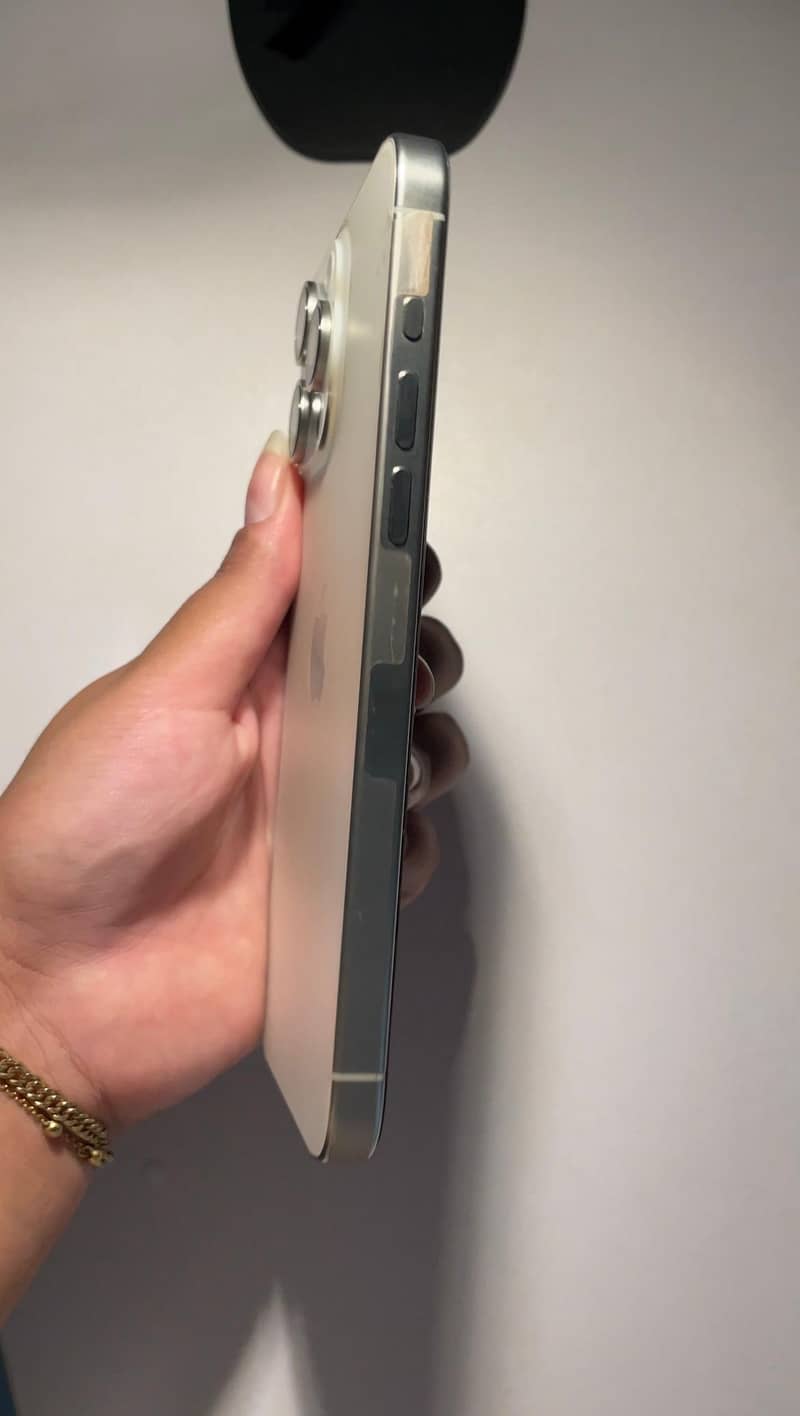 Apple iPhone 15 Pro Max JV 4