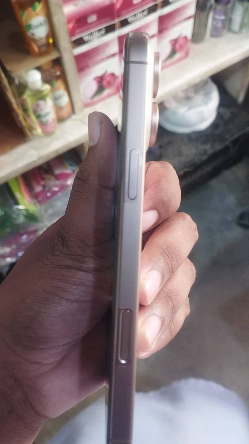 Apple iPhone 16 Pro Max 3
