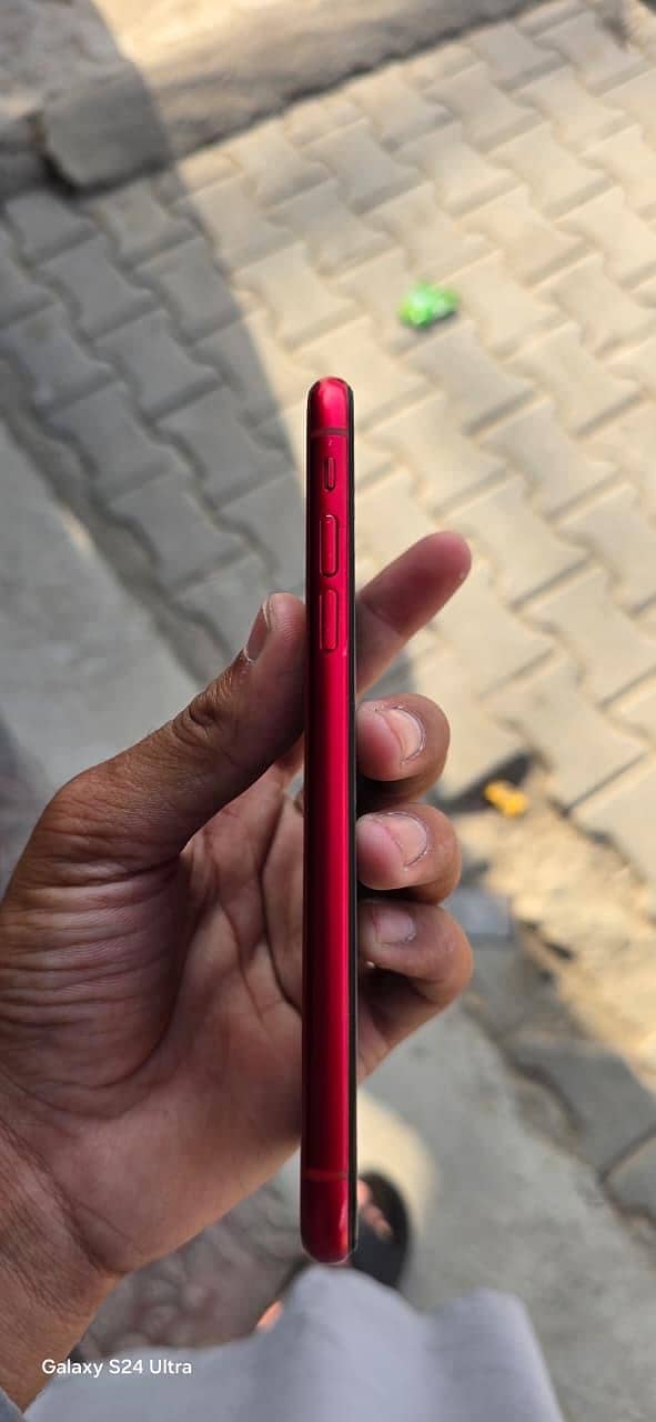 Apple iPhone XR 4