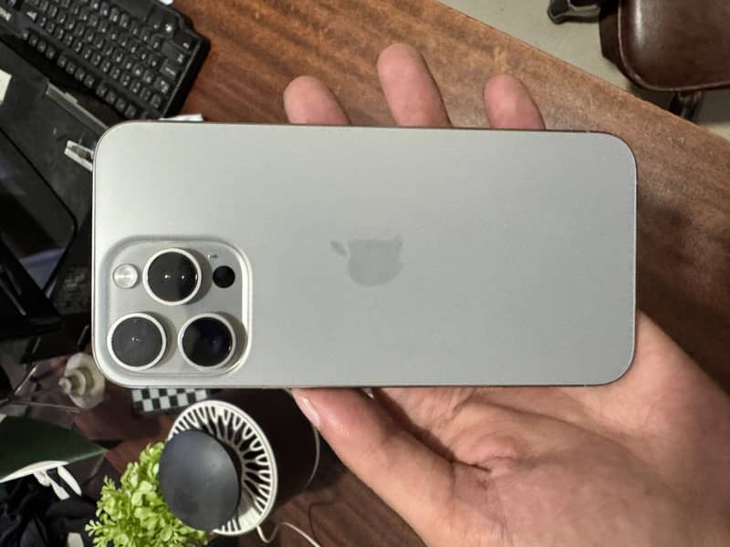 Apple iPhone 15 Pro Max 0