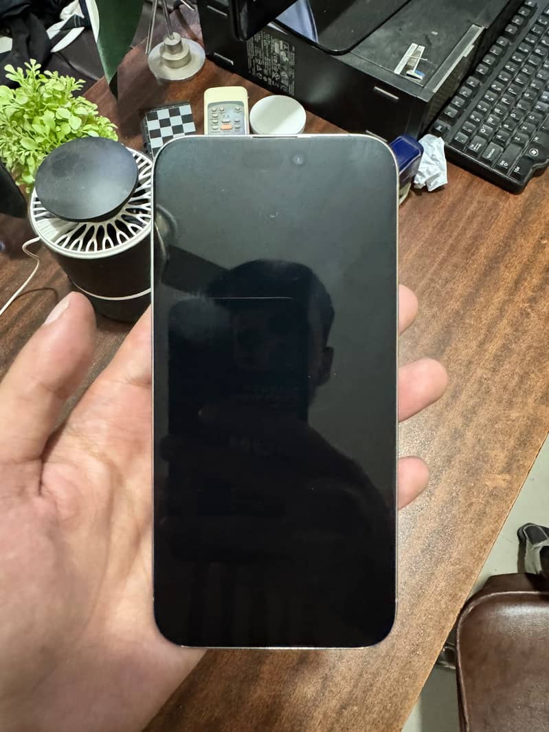 Apple iPhone 15 Pro Max 4