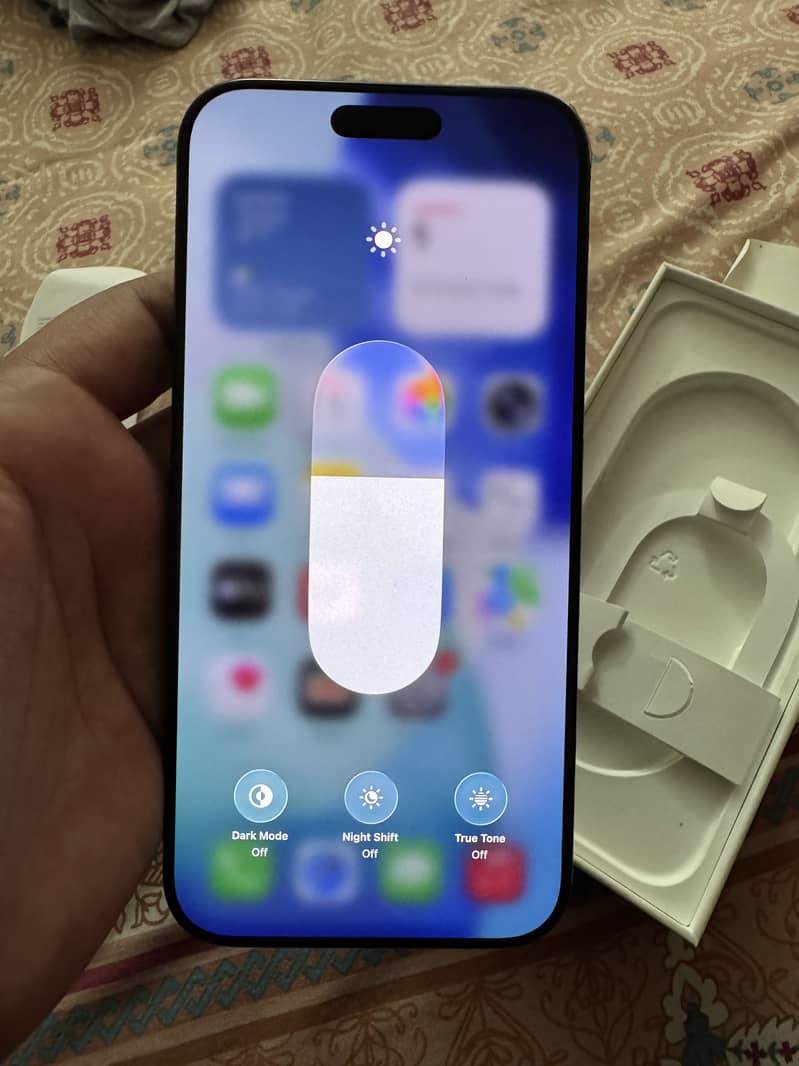 Apple iPhone 16 Pro Max 1