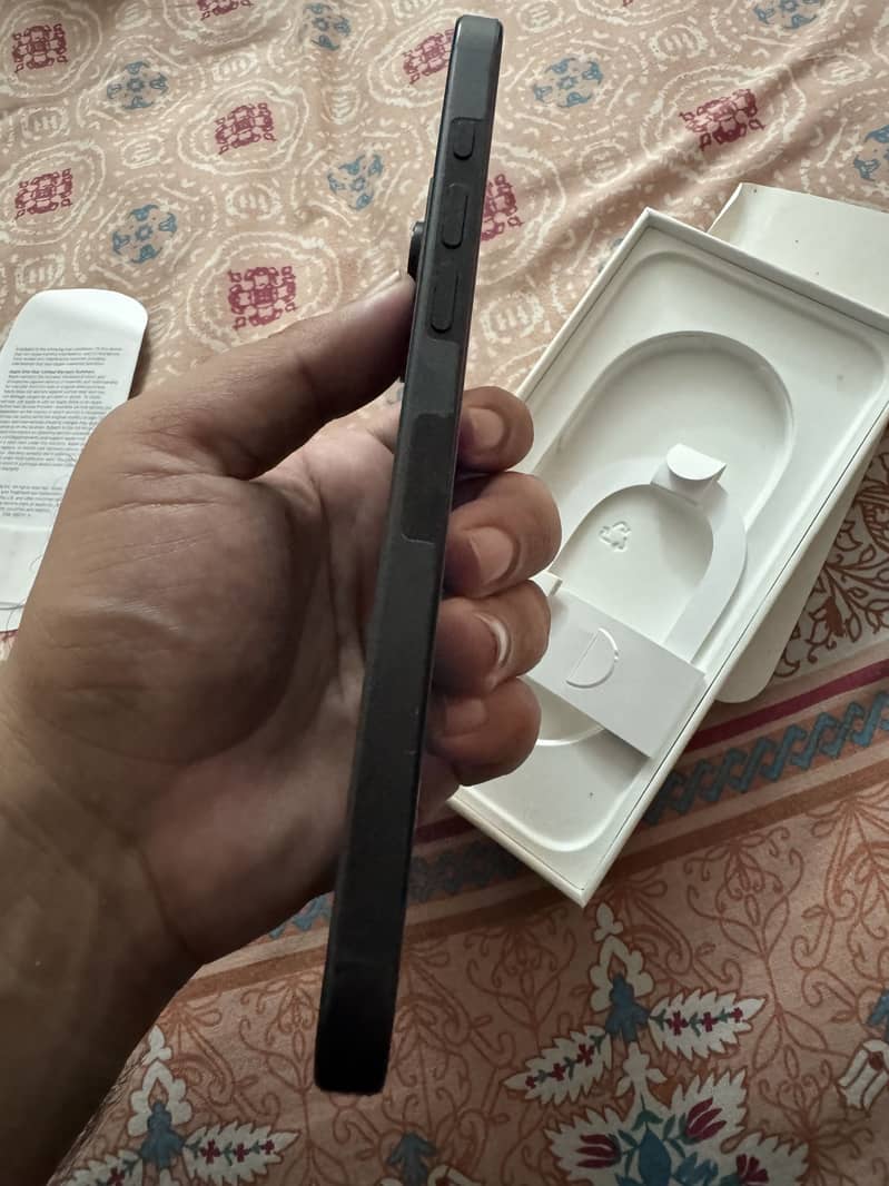 Apple iPhone 16 Pro Max 3