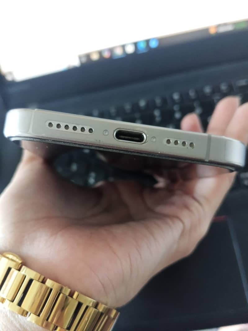 Apple iPhone 15 Pro Max 2