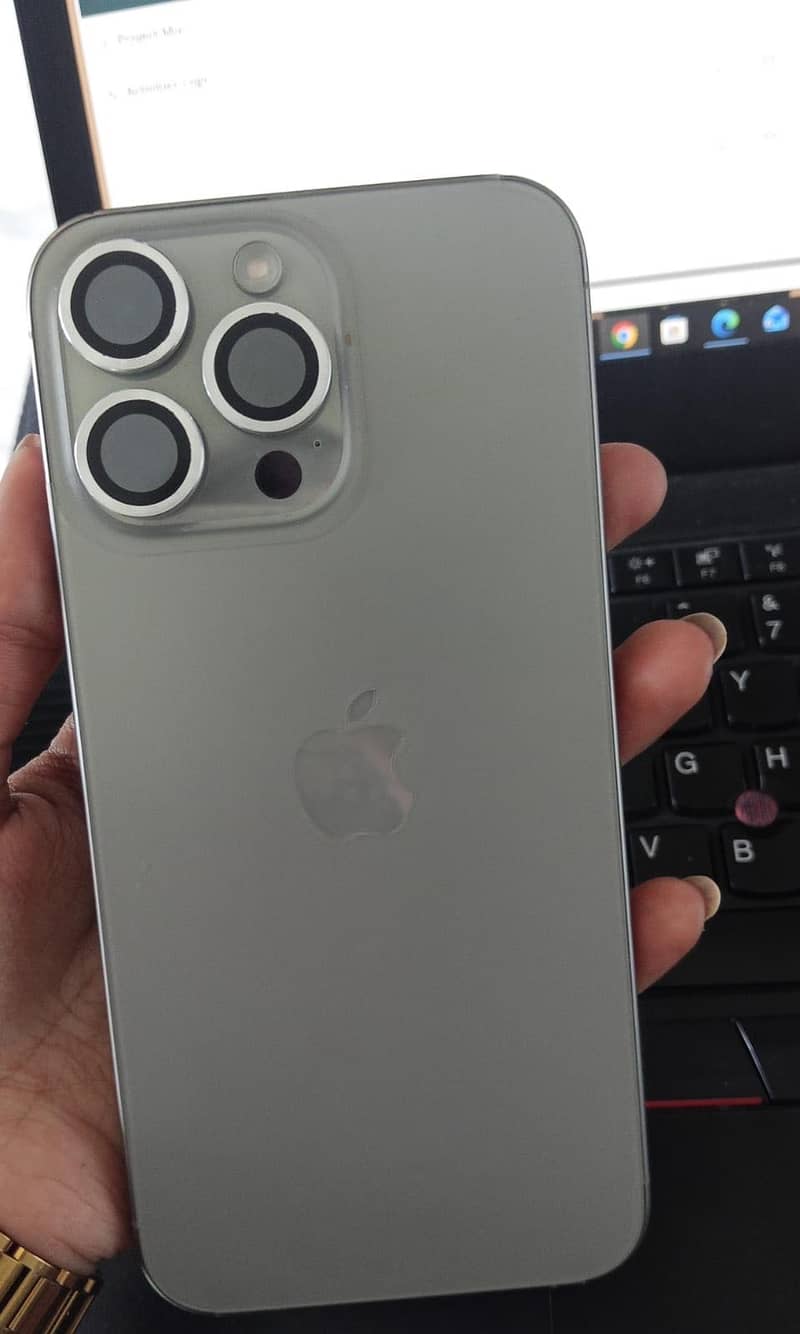 Apple iPhone 15 Pro Max 4