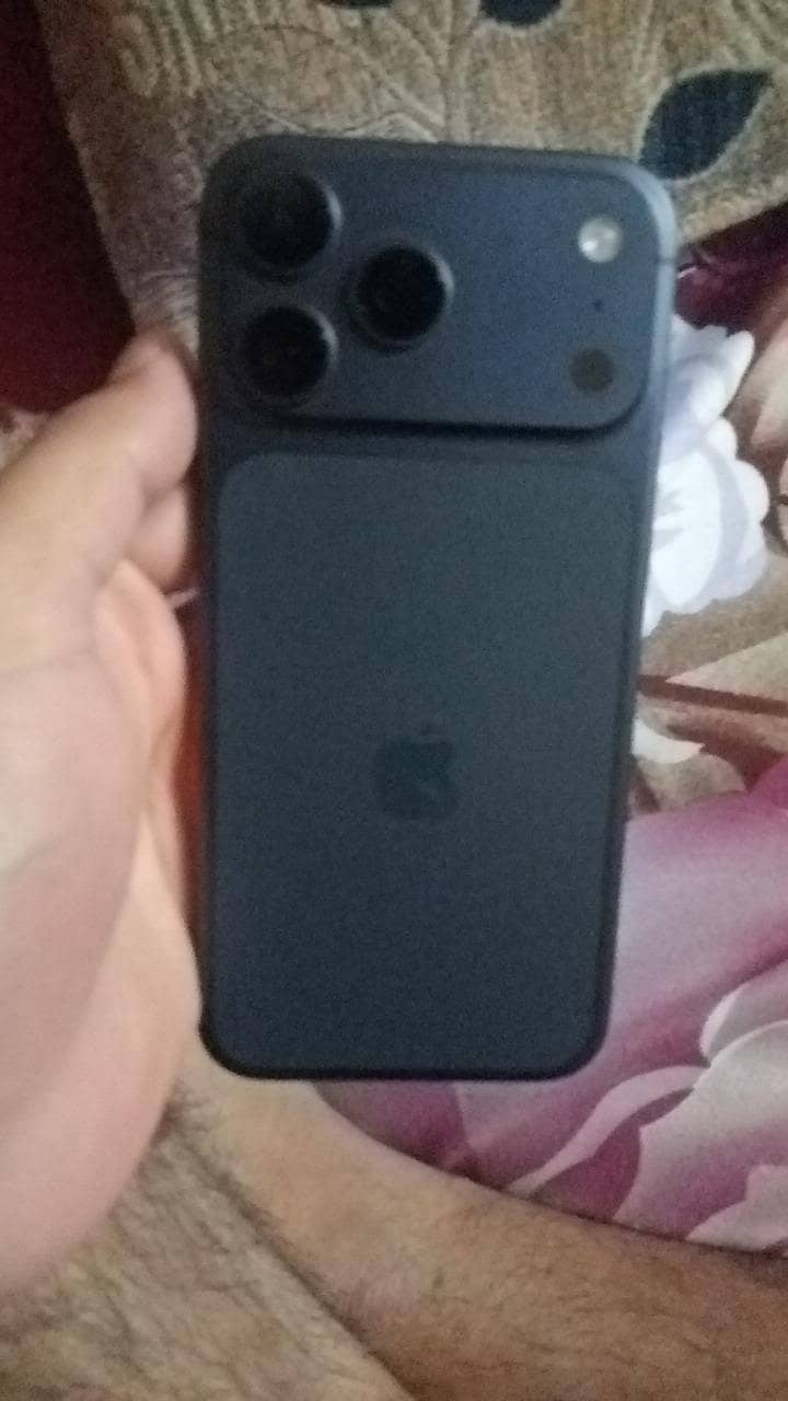 Apple iPhone 17 Pro Max 3
