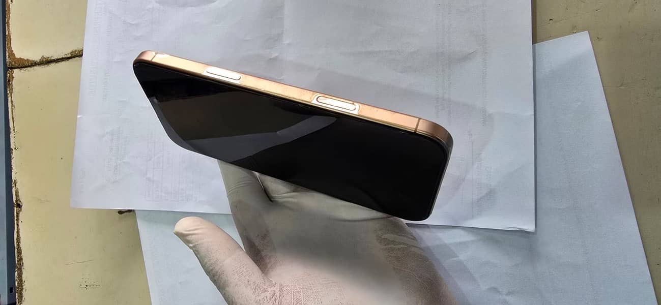 Apple iPhone 16 Pro Max 2