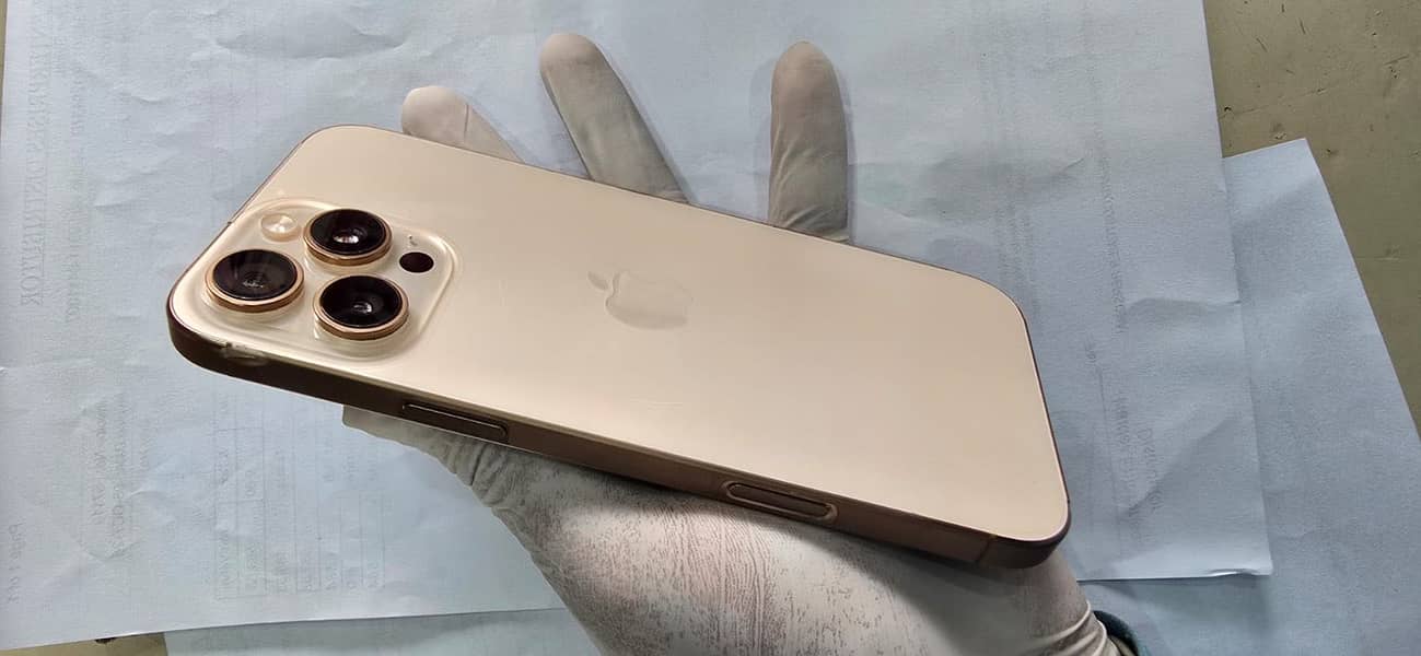 Apple iPhone 16 Pro Max 5