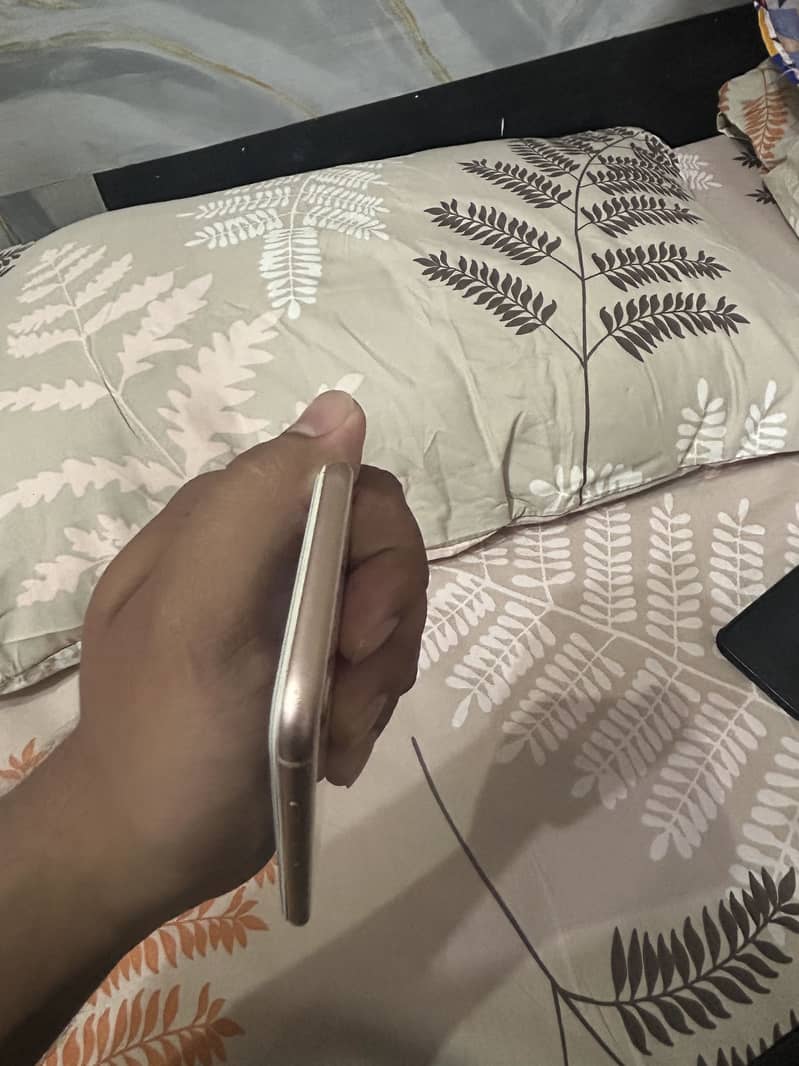 Apple iPhone 8 0