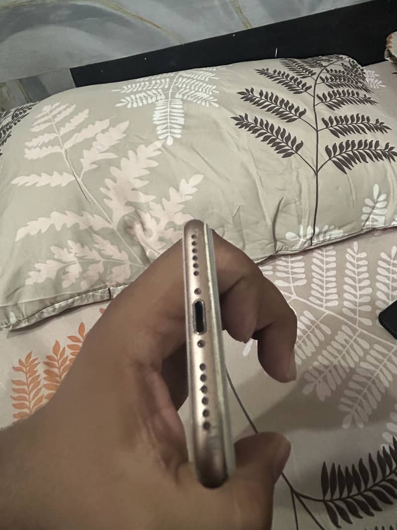 Apple iPhone 8 3