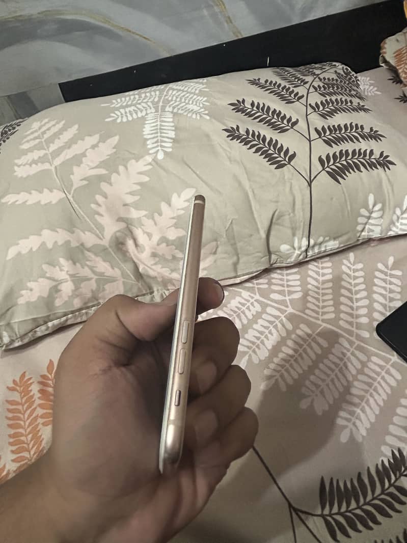 Apple iPhone 8 5