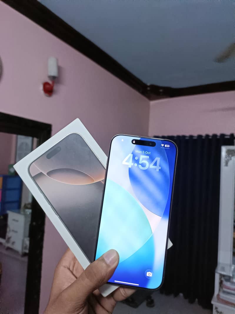 Apple iPhone 16 Pro Max 0