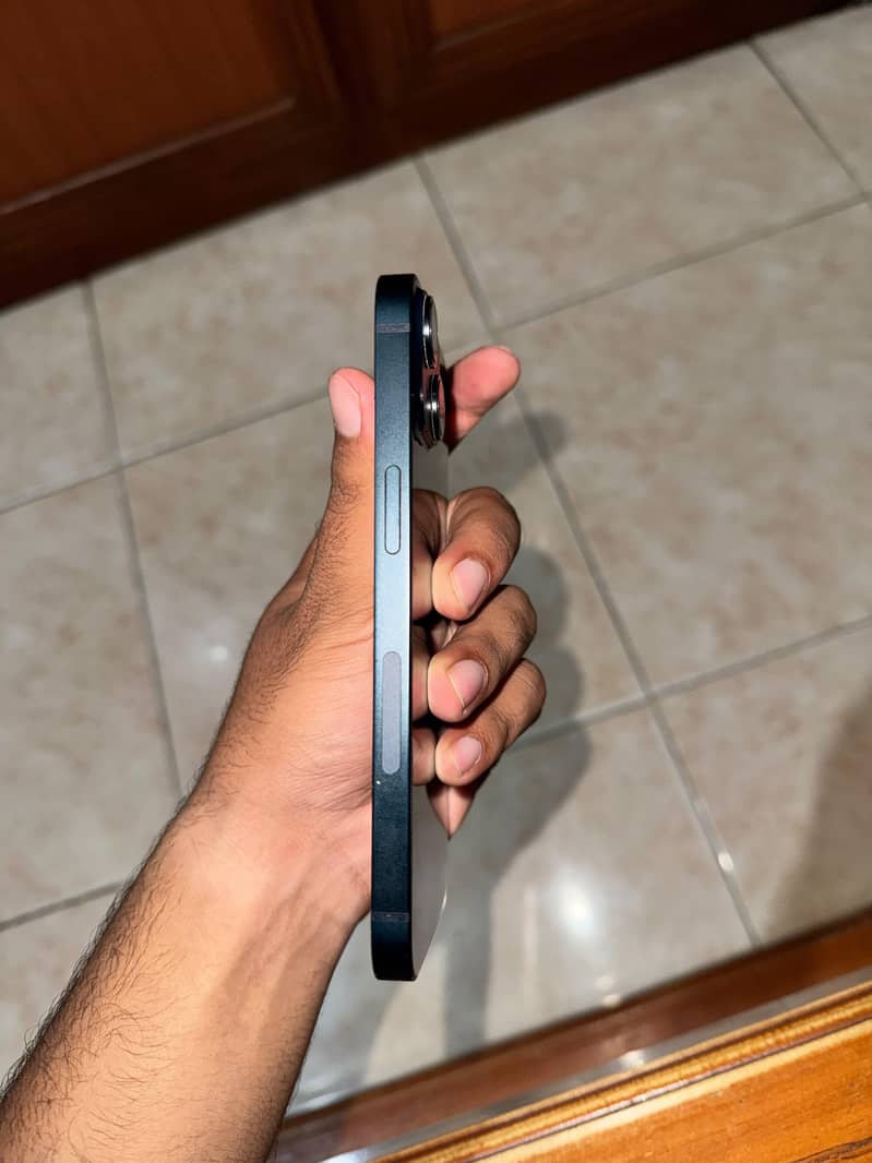 Apple iPhone 14 3