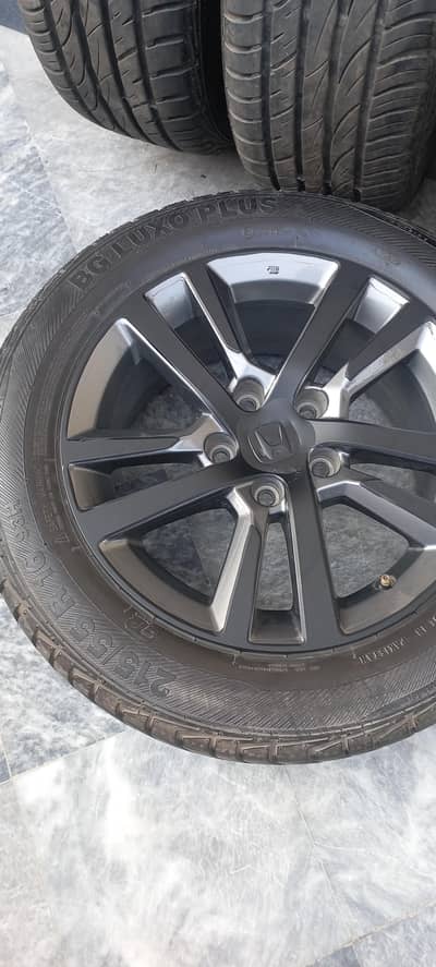 Tyres with Orginal Alloy Rims Honda Civic 2024 Model