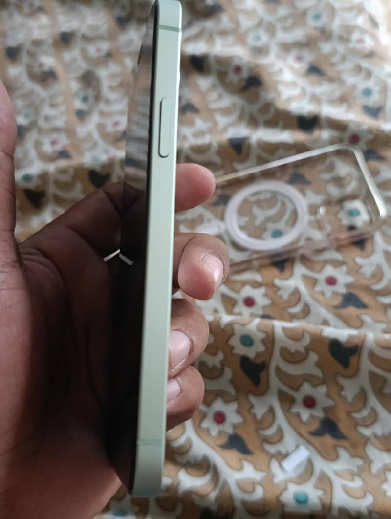 Apple iPhone 12 3