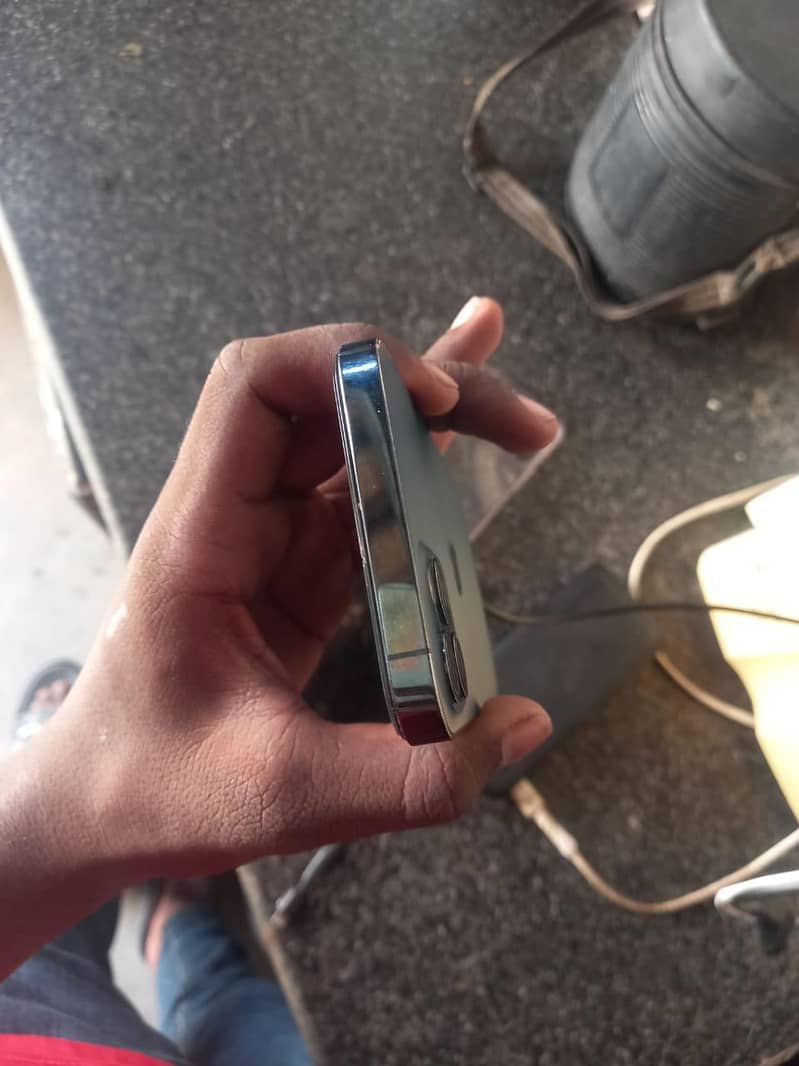Apple iPhone 12 Pro 2