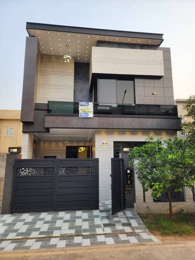 5 MARLA BRAND NEW LUXURY HOUSE AVAILABLE FOR SALE IN PARK VIEW CITY LHR