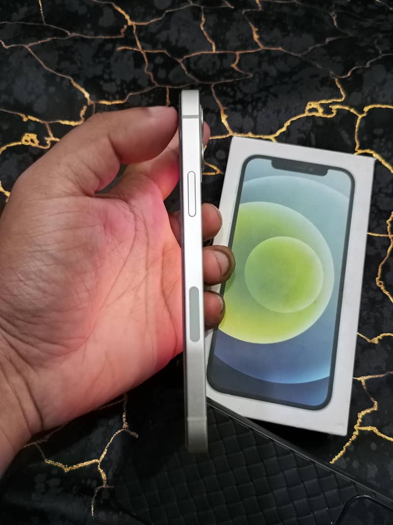 Apple iPhone 12 3