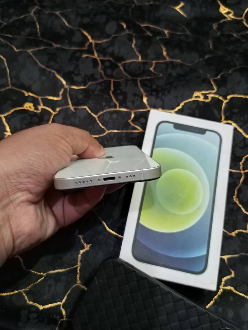 Apple iPhone 12 5