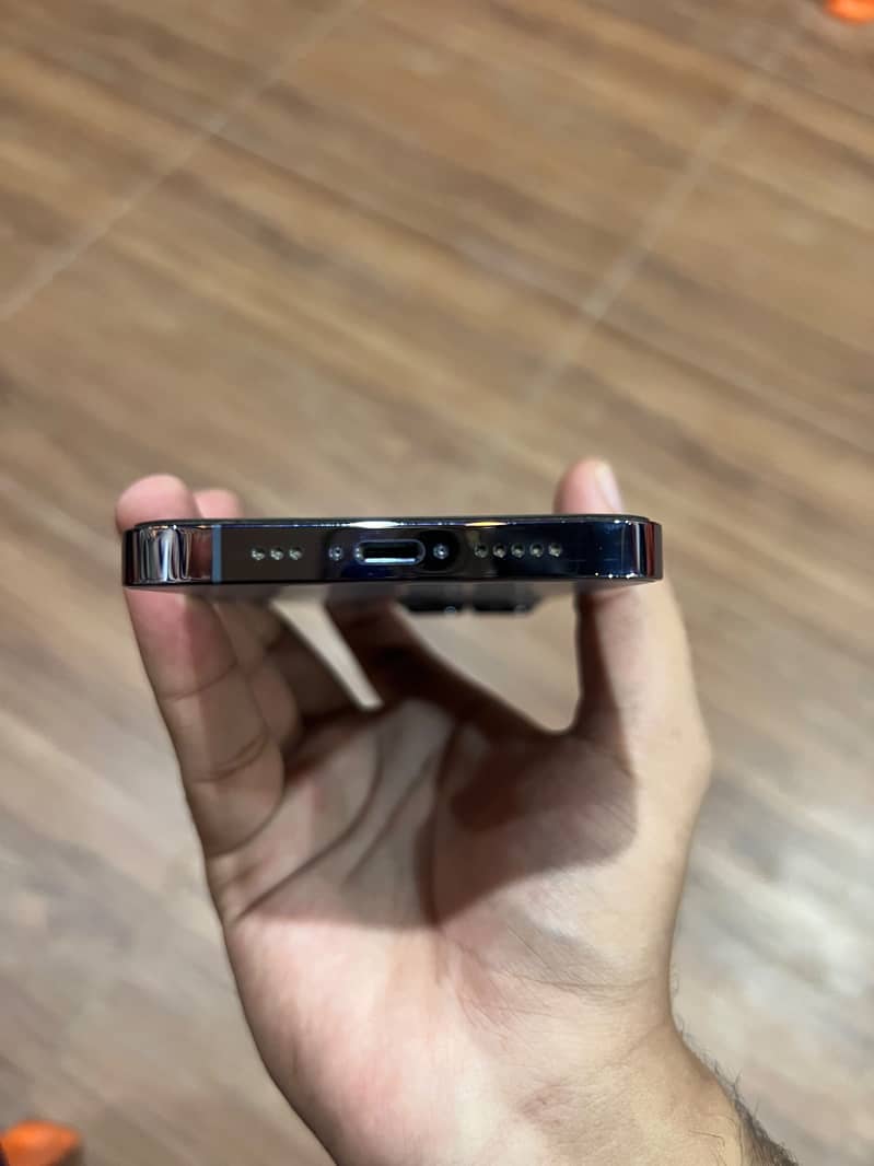 Apple iPhone 13 Pro 2