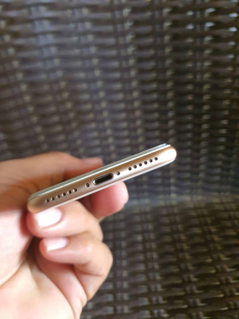 Apple iPhone 8 4
