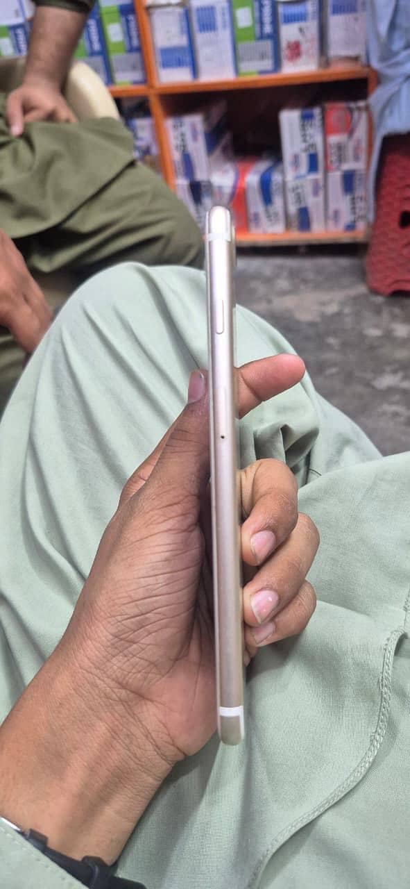 Apple iPhone 7 Plus 2