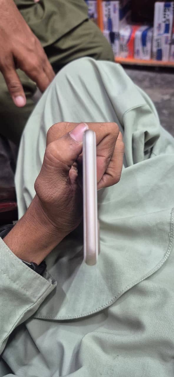 Apple iPhone 7 Plus 5