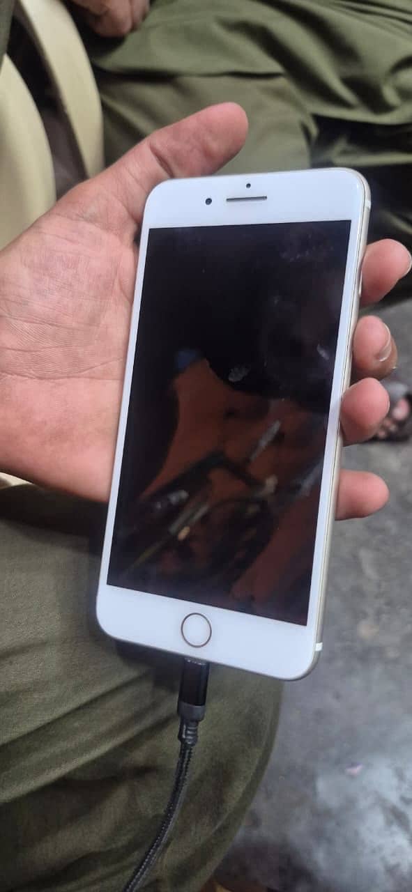 Apple iPhone 7 Plus 6