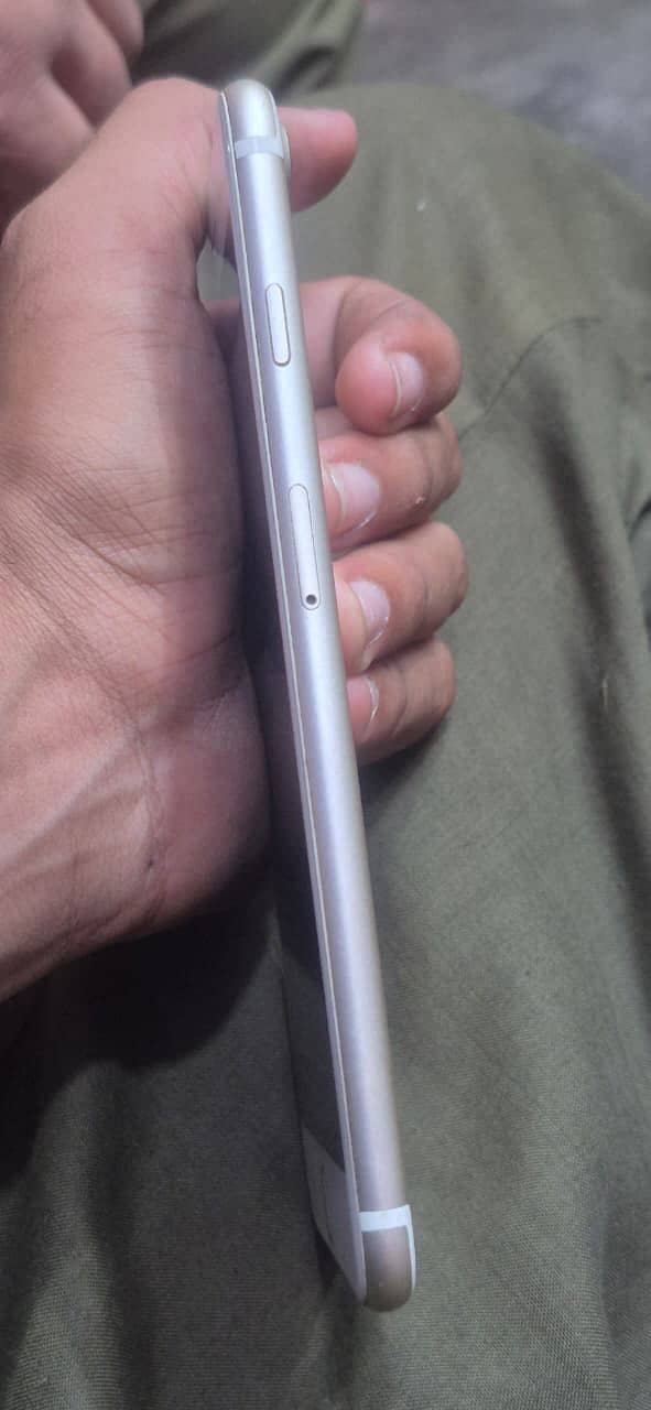 Apple iPhone 7 Plus 11