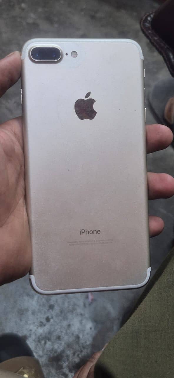 Apple iPhone 7 Plus 13