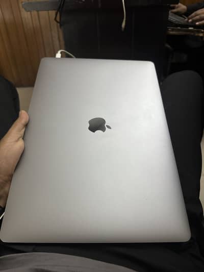 MacBook Pro 2018 i9 15’ inch