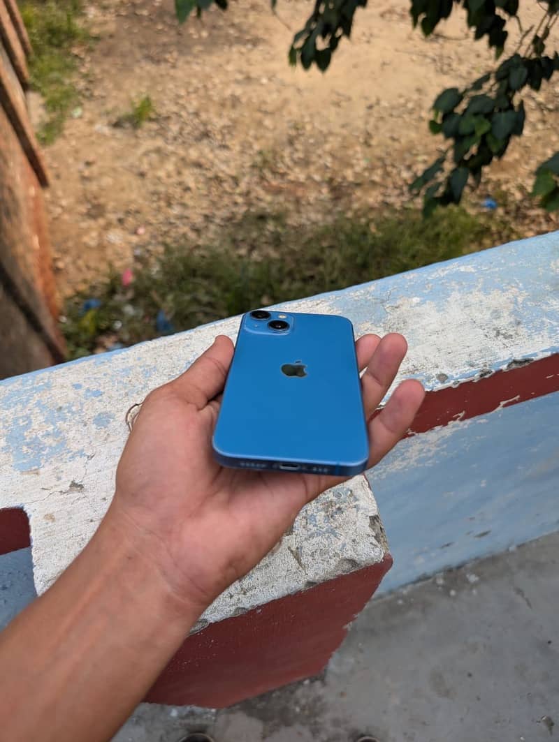 Apple iPhone 13 4