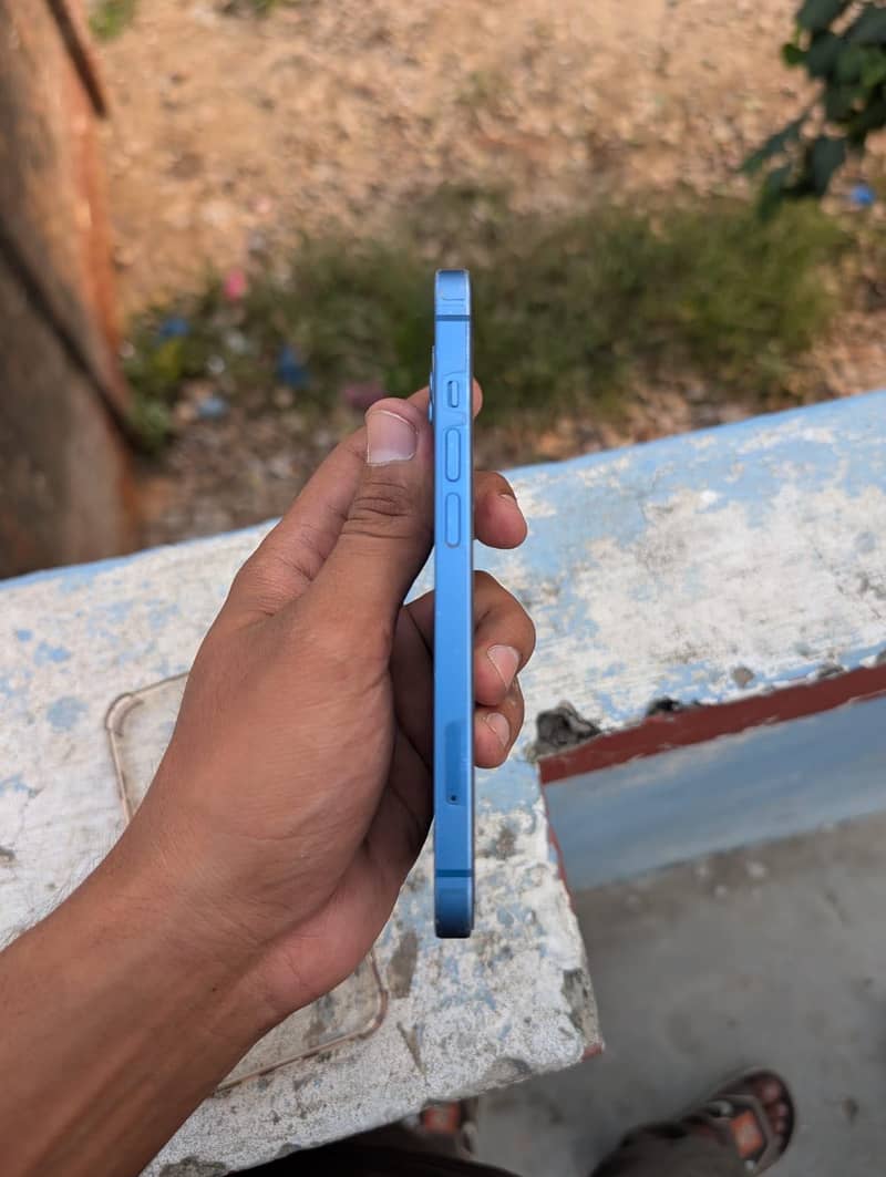 Apple iPhone 13 9
