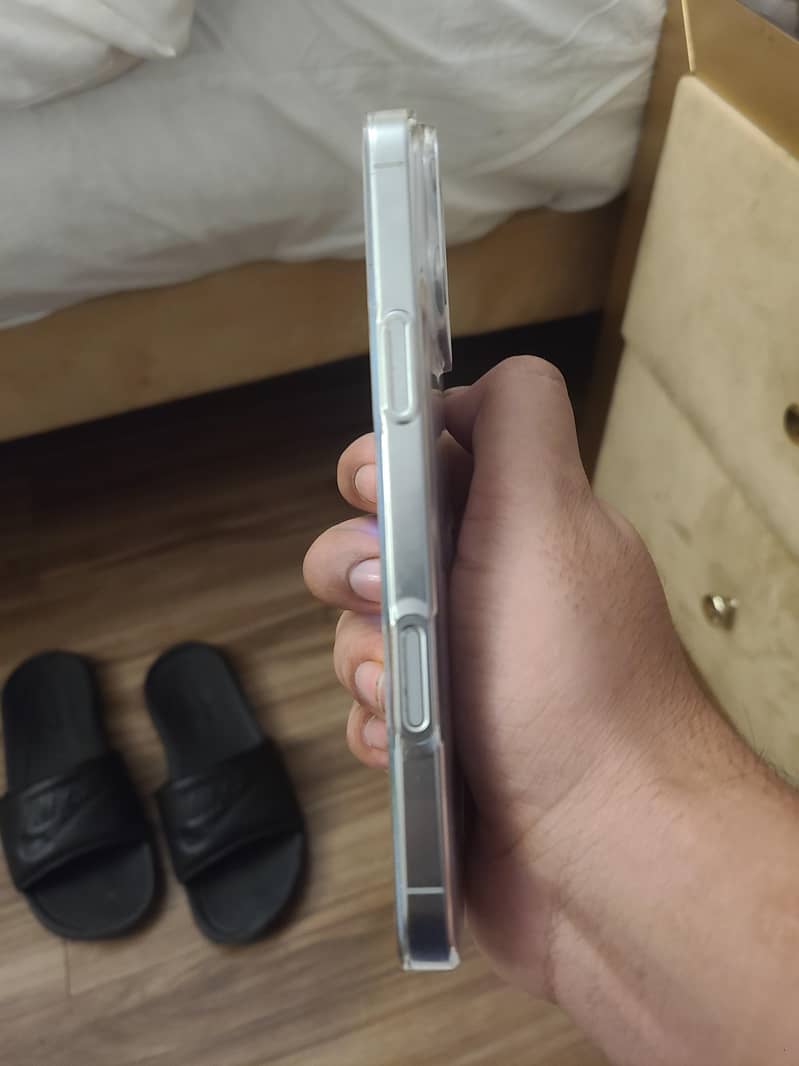 Apple iPhone 16 Pro Max 1