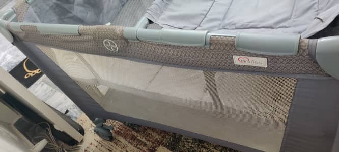 Tinnies baby playpen/cot
