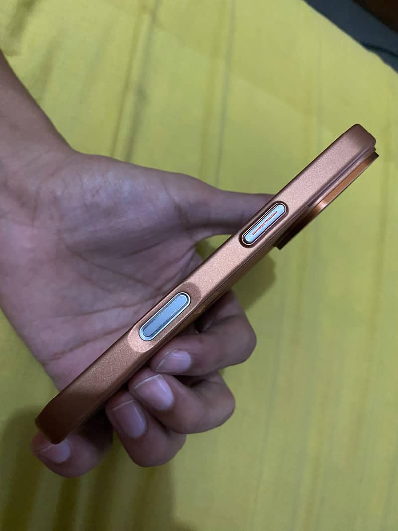 Apple iPhone 16 Pro 3