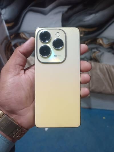 Infinix Hot 40 Pro 8/256 very good condition golden color